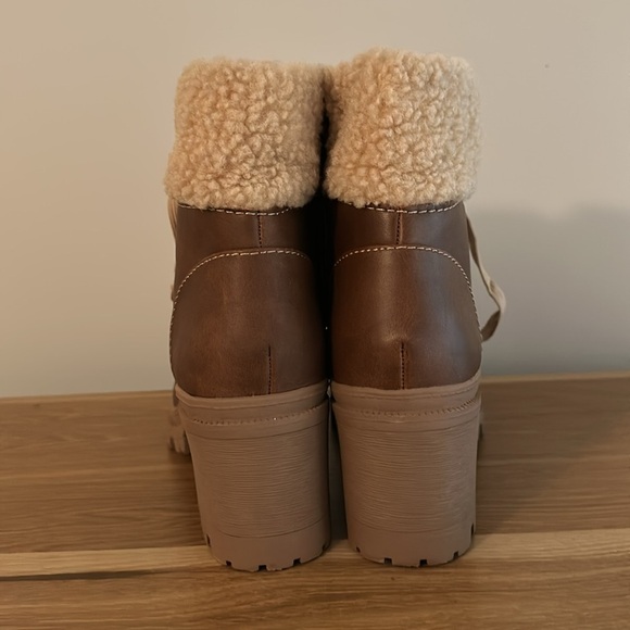 NWOT Fur Lined Leather Brown Heeled Chunky Platform Booties - Picture 5 of 6